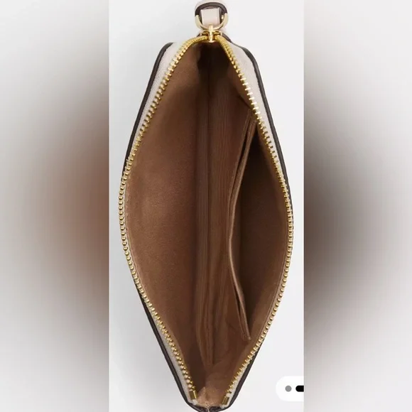 Coach Corner Zip Wristlet With Heart Print nwt in packaging - Picture 2 of 5